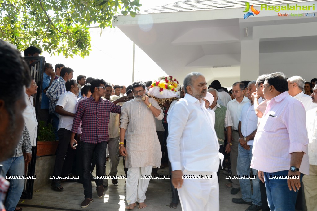 Celebrities pay homage to VB Rajendra Prasad