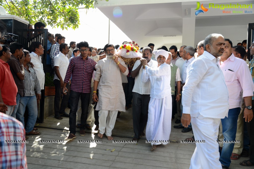 Celebrities pay homage to VB Rajendra Prasad