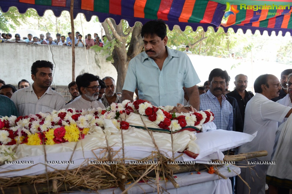 Celebrities pay homage to VB Rajendra Prasad