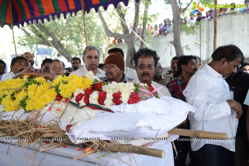 Celebrities pay homage to VB Rajendra Prasad