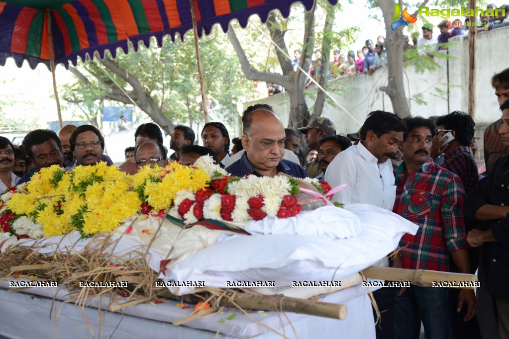 Celebrities pay homage to VB Rajendra Prasad