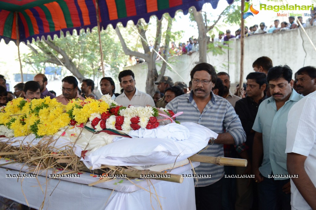 Celebrities pay homage to VB Rajendra Prasad