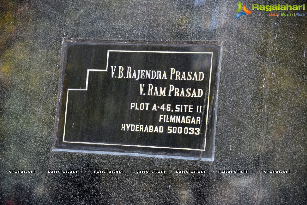 Celebrities pay homage to VB Rajendra Prasad