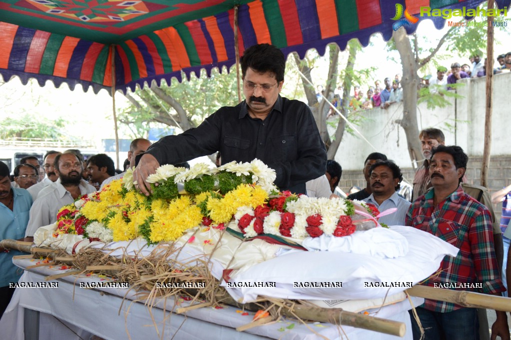 Celebrities pay homage to VB Rajendra Prasad