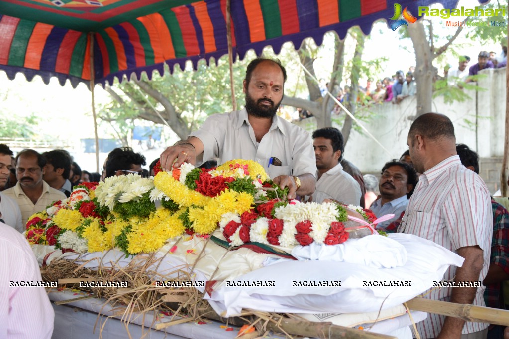 Celebrities pay homage to VB Rajendra Prasad