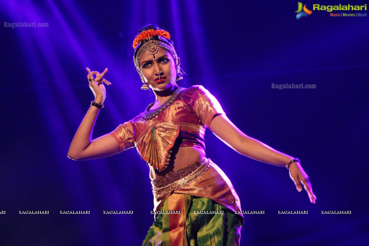 Bhavana Reddy Faces Performance at Cyber City Conventions