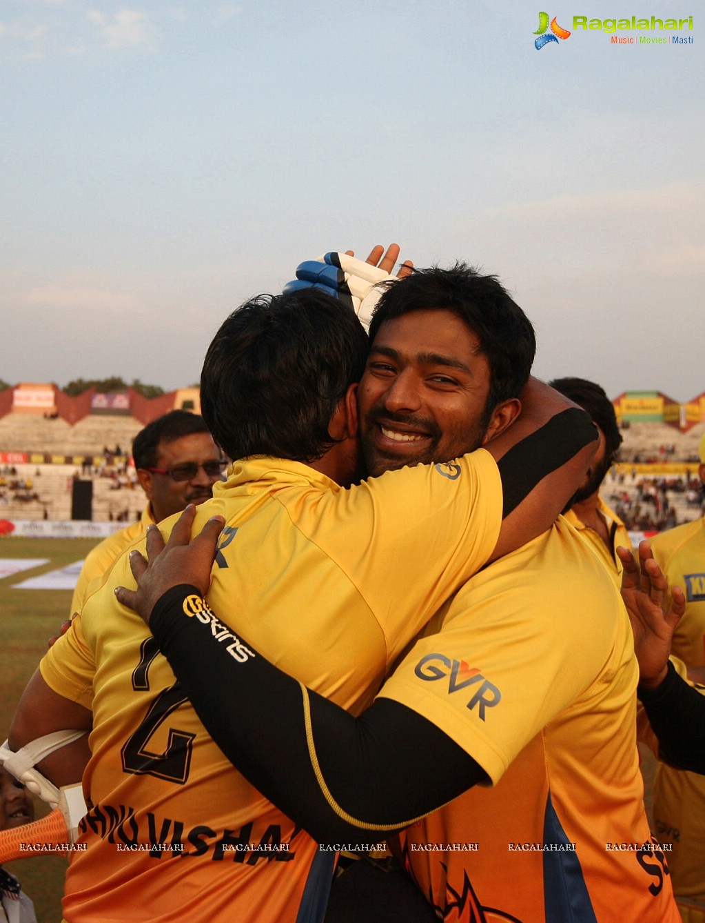 CCL 5 - Mumbai Heroes Vs Chennai Rhinos