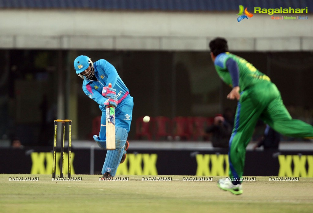 CCL 5 - Mumbai Heroes Vs Kerala Strikers