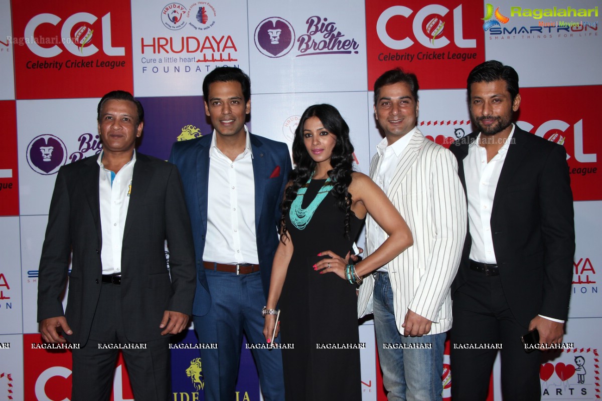 Celebrities at 100 Hearts Red Carpet by CCL