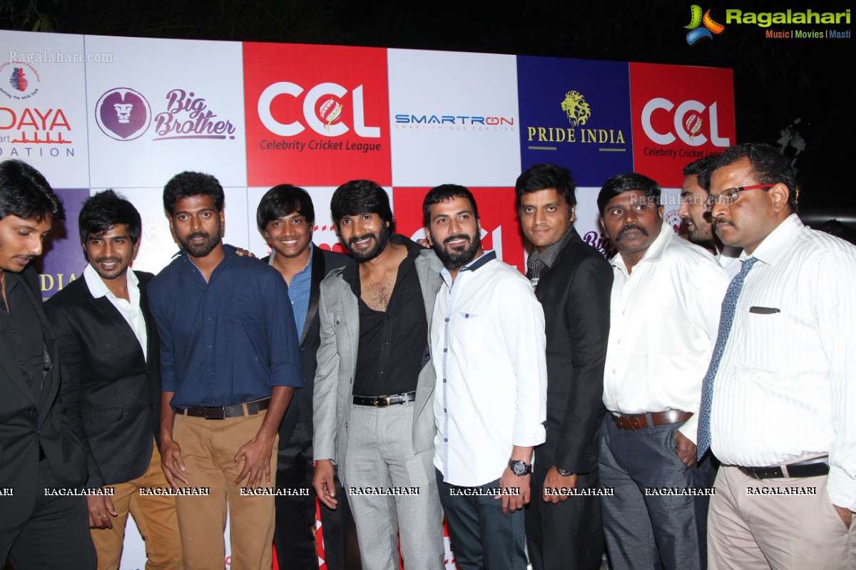 Celebrities at 100 Hearts Red Carpet by CCL