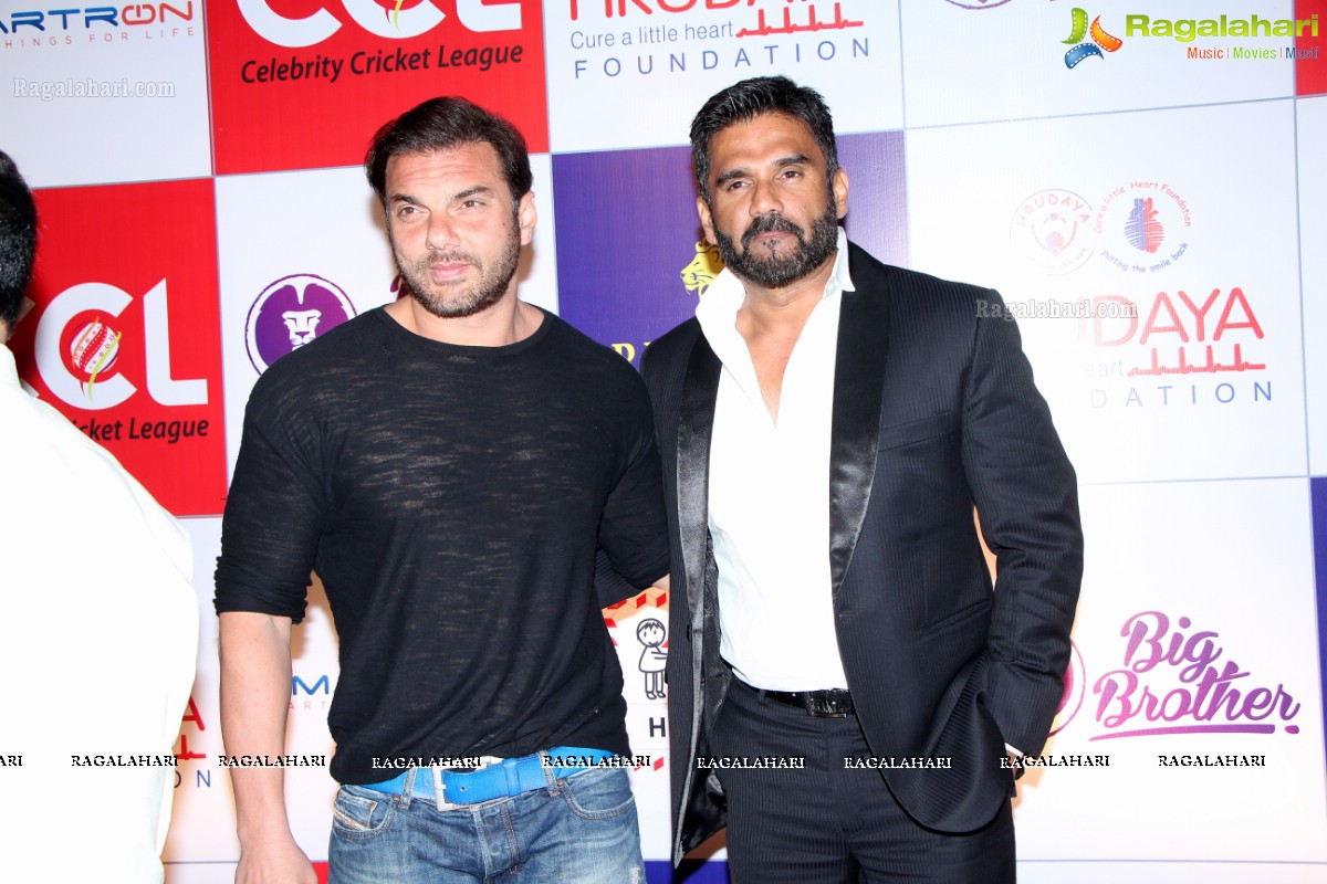 Celebrities at 100 Hearts Red Carpet by CCL