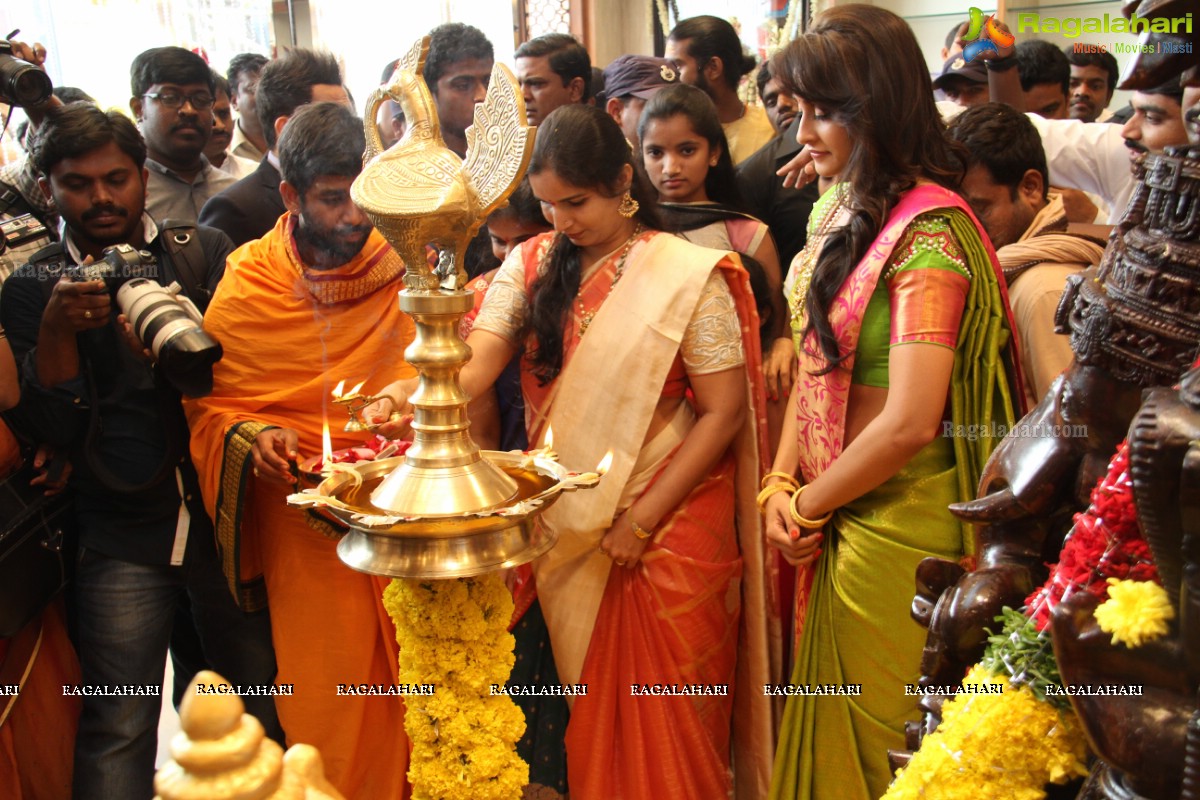 Regina Cassandra launches Chennai Shopping Mall at Kukatpally, Hyderabad