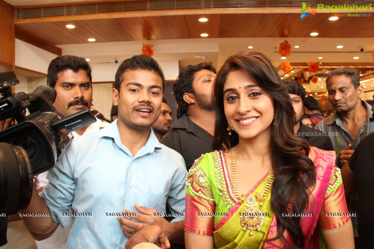 Regina Cassandra launches Chennai Shopping Mall at Kukatpally, Hyderabad