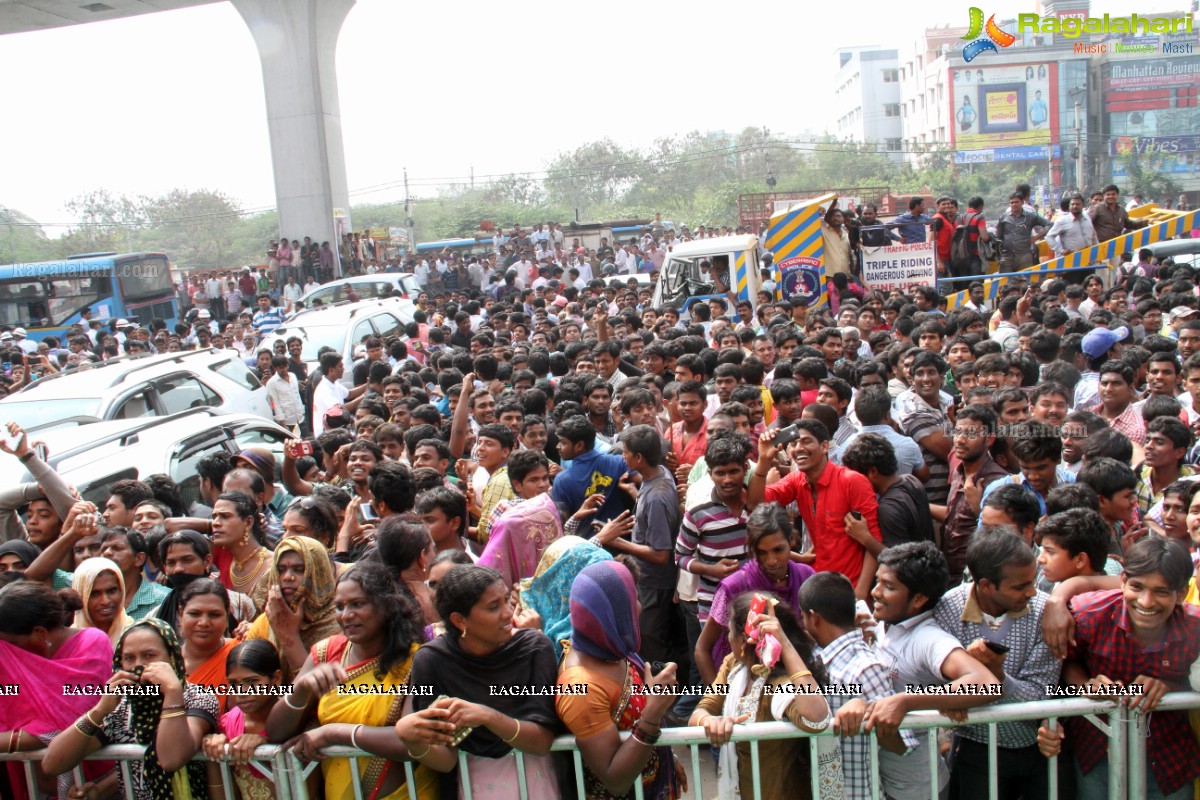 Regina Cassandra launches Chennai Shopping Mall at Kukatpally, Hyderabad