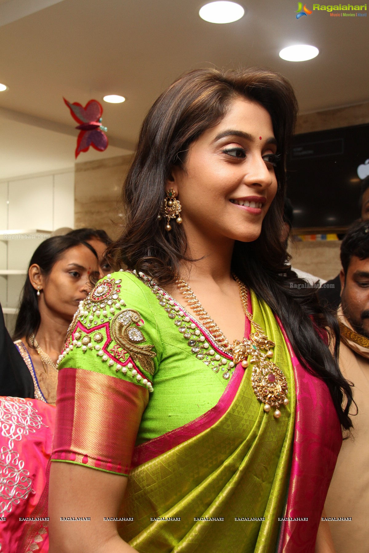 Regina Cassandra launches Chennai Shopping Mall at Kukatpally, Hyderabad