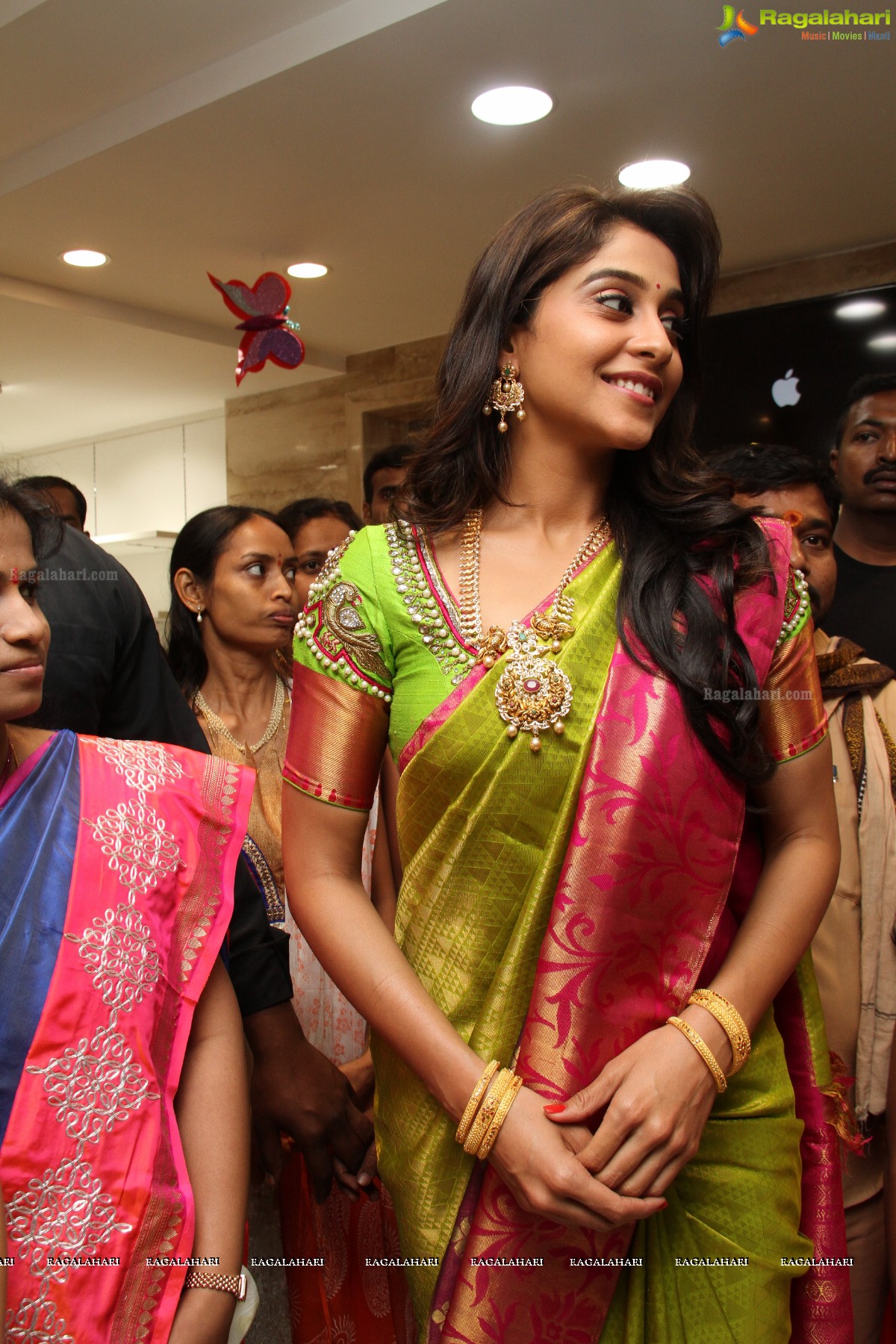 Regina Cassandra launches Chennai Shopping Mall at Kukatpally, Hyderabad