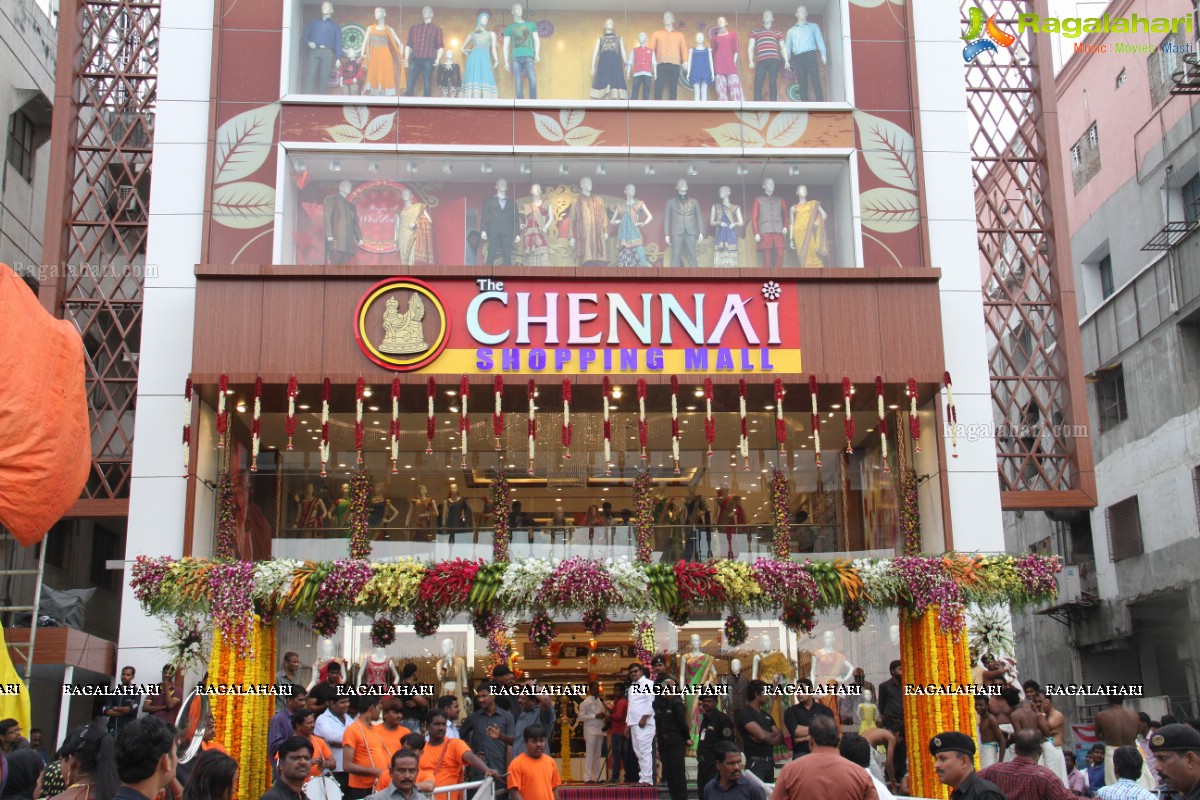 Regina Cassandra launches Chennai Shopping Mall at Kukatpally, Hyderabad