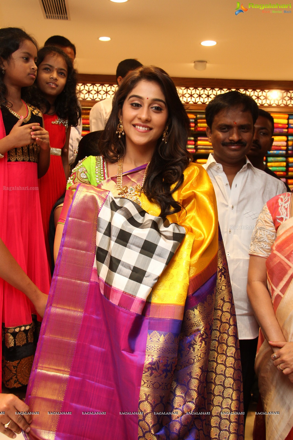 Regina Cassandra launches Chennai Shopping Mall at Kukatpally, Hyderabad