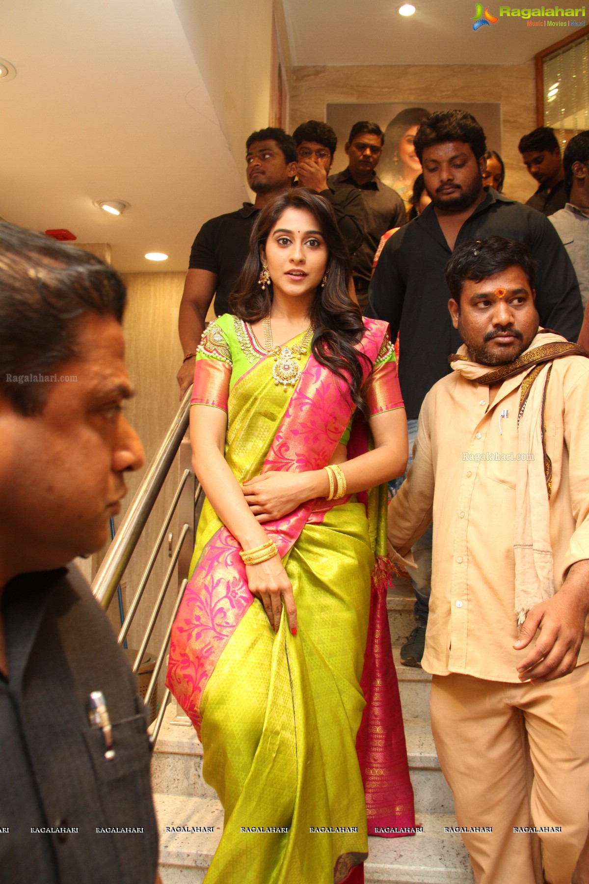 Regina Cassandra launches Chennai Shopping Mall at Kukatpally, Hyderabad