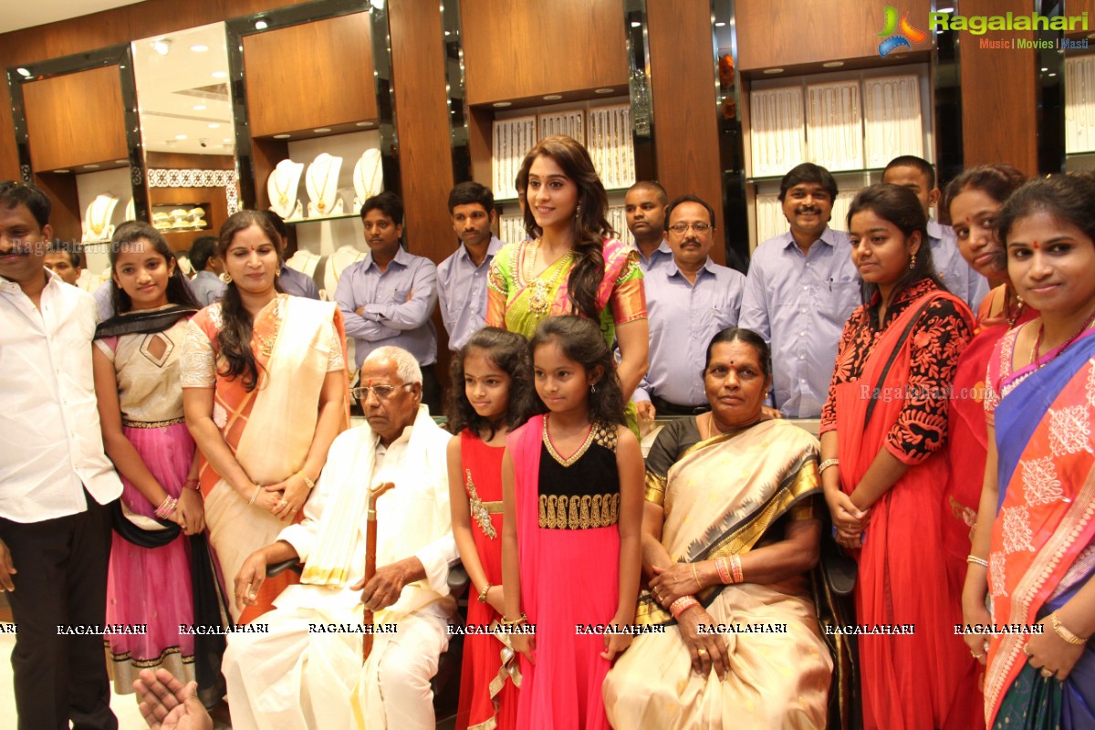 Regina Cassandra launches Chennai Shopping Mall at Kukatpally, Hyderabad