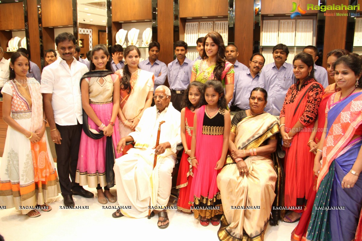 Regina Cassandra launches Chennai Shopping Mall at Kukatpally, Hyderabad