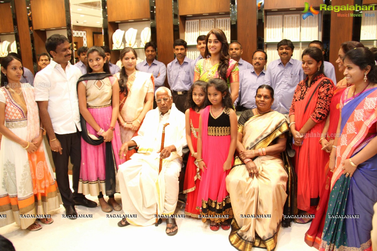 Regina Cassandra launches Chennai Shopping Mall at Kukatpally, Hyderabad