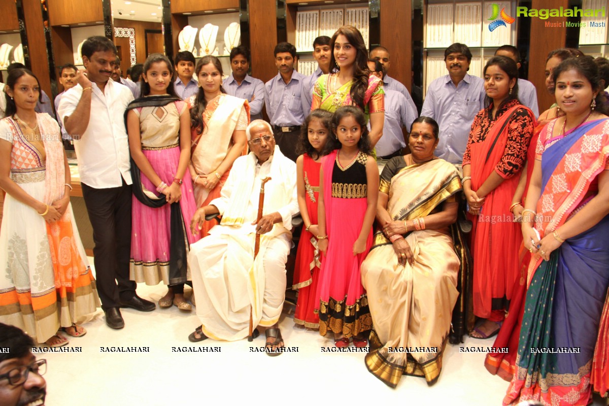 Regina Cassandra launches Chennai Shopping Mall at Kukatpally, Hyderabad