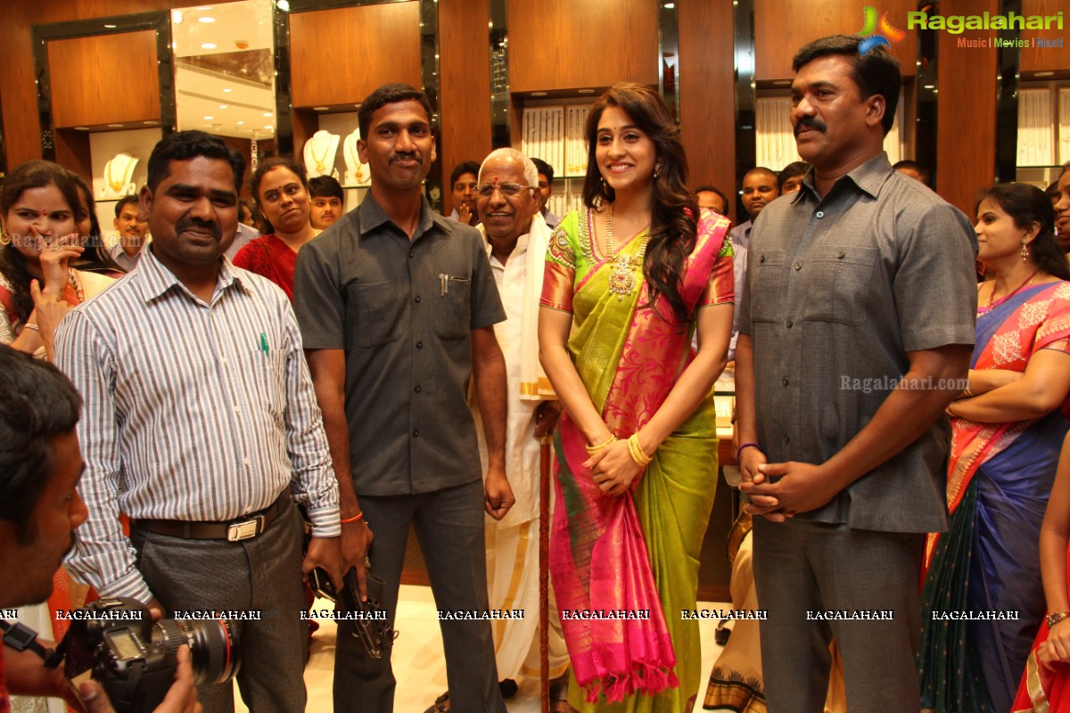 Regina Cassandra launches Chennai Shopping Mall at Kukatpally, Hyderabad