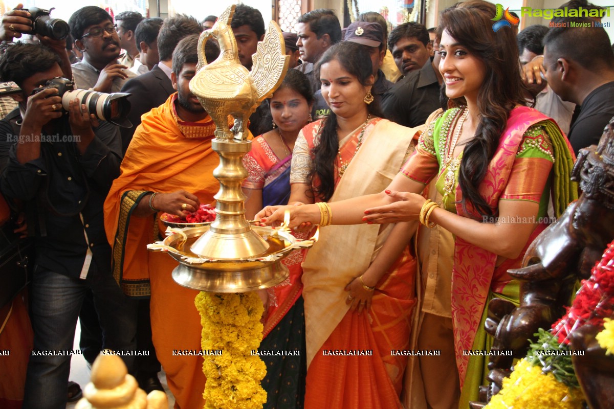 Regina Cassandra launches Chennai Shopping Mall at Kukatpally, Hyderabad