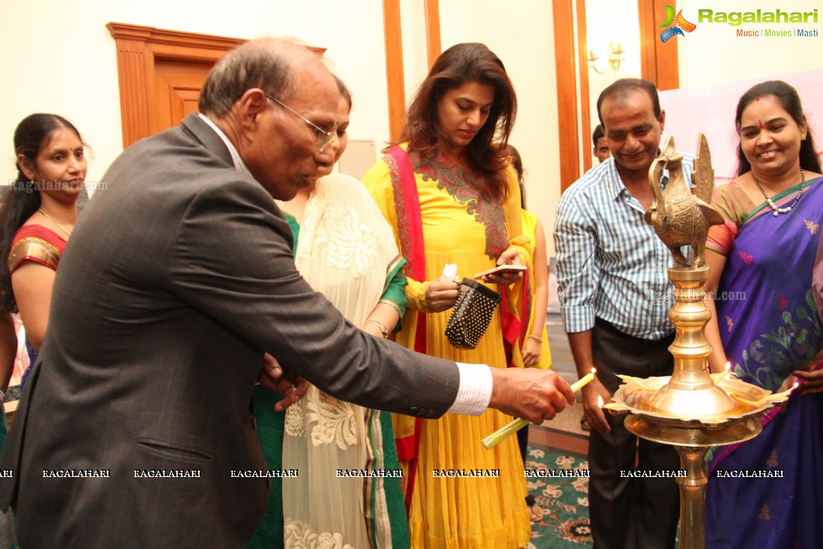 Jayasudha inaugurates Art Exhibition by Hari at Taj Deccan