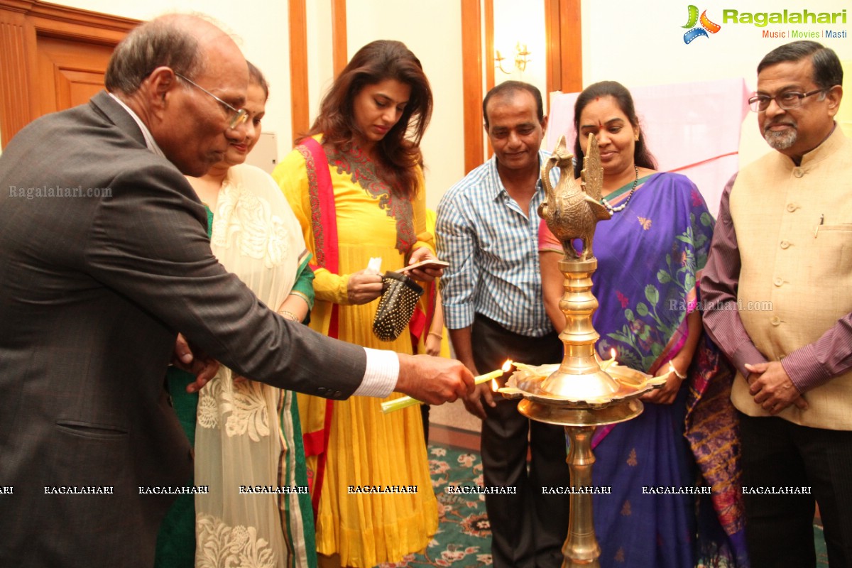 Jayasudha inaugurates Art Exhibition by Hari at Taj Deccan