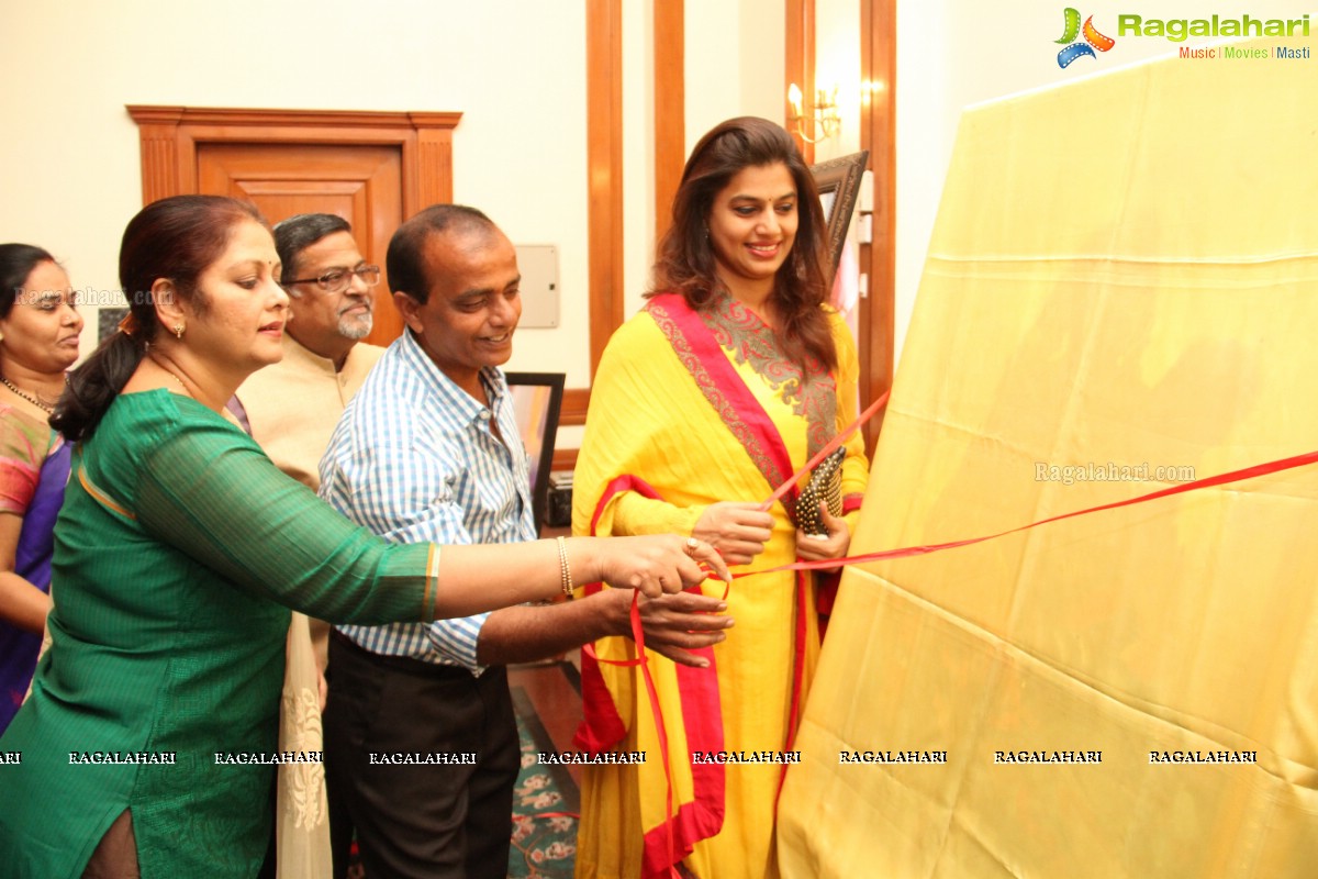 Jayasudha inaugurates Art Exhibition by Hari at Taj Deccan