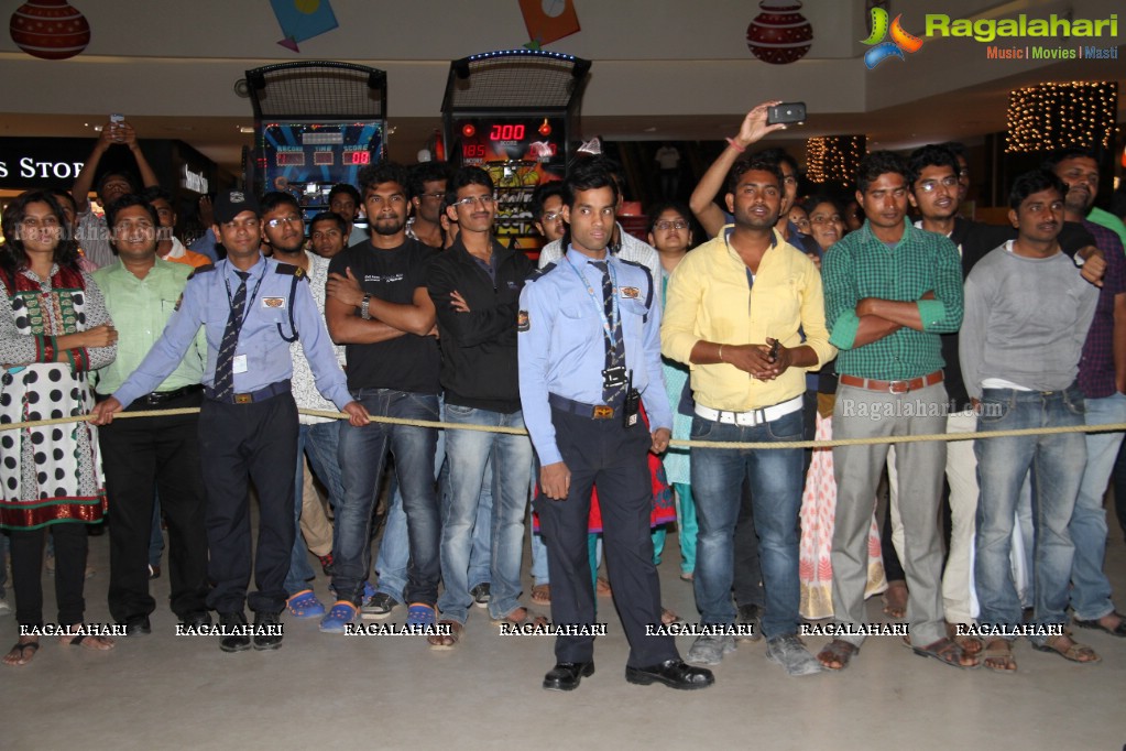 Ayushmann Khurrana visits Manjeera Mall, Kukatpally, Hyderabad