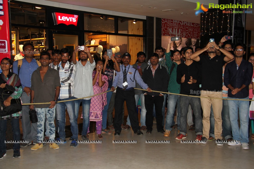 Ayushmann Khurrana visits Manjeera Mall, Kukatpally, Hyderabad