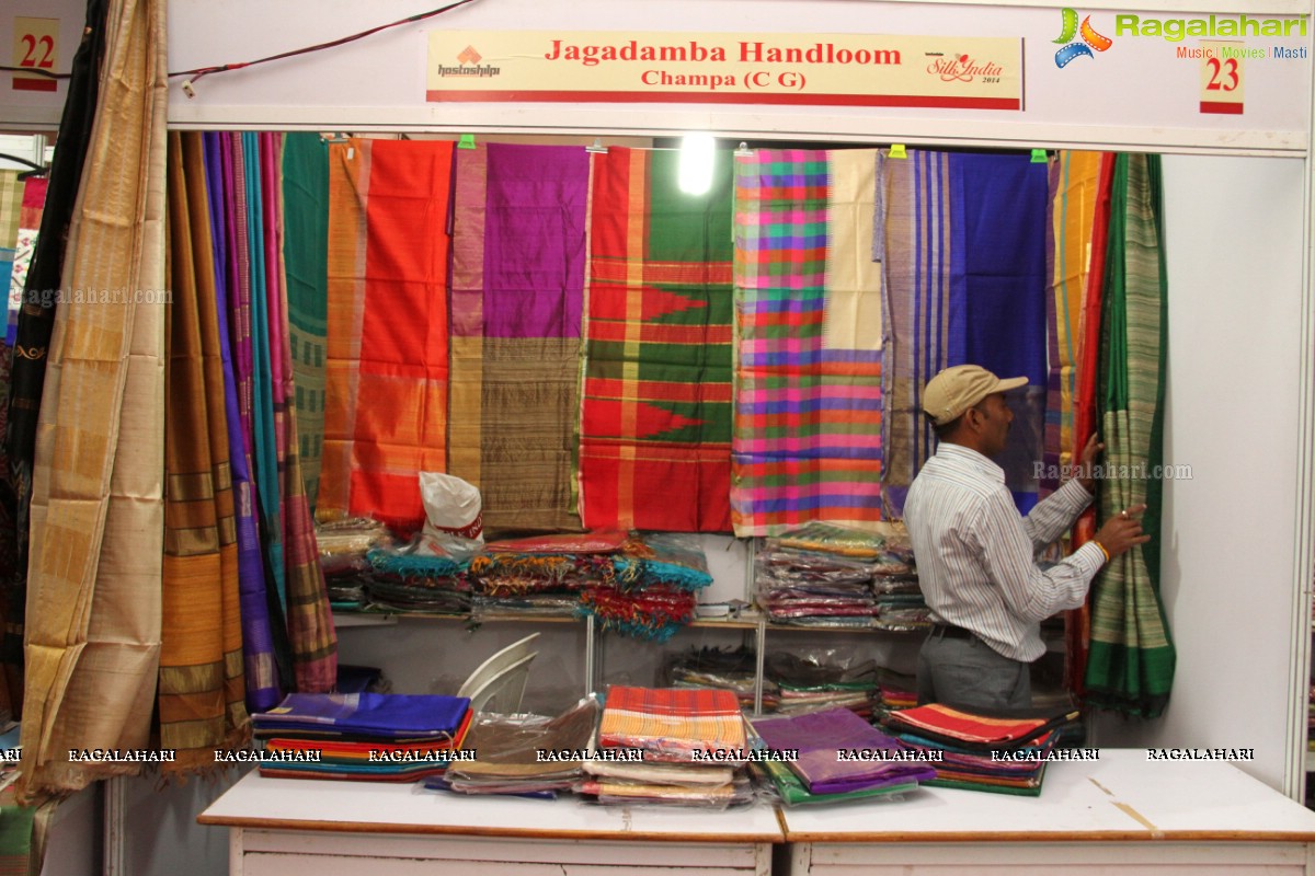 Manali Rathod launches Silk India Expo in Hyderabad