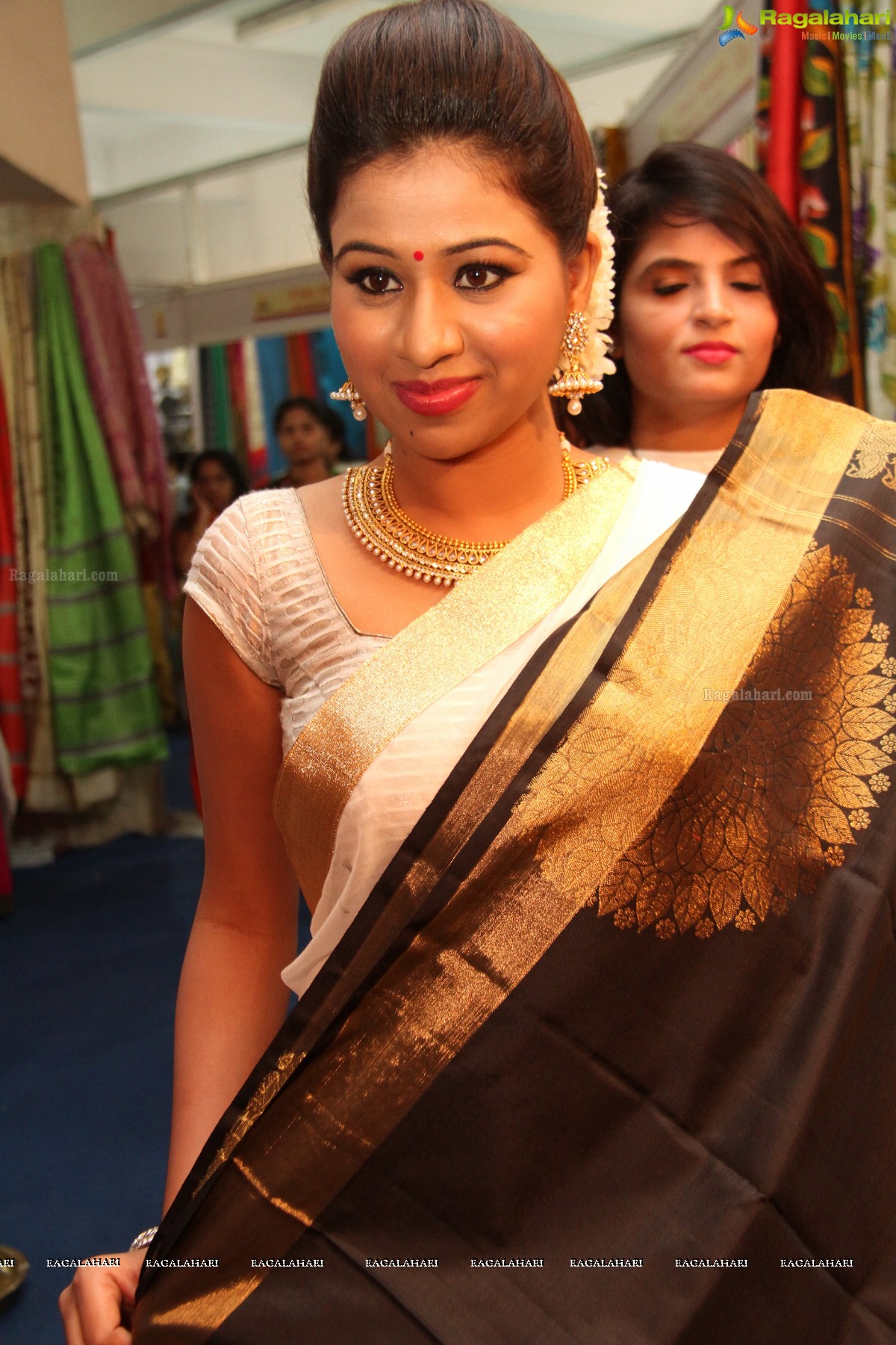 Manali Rathod launches Silk India Expo in Hyderabad
