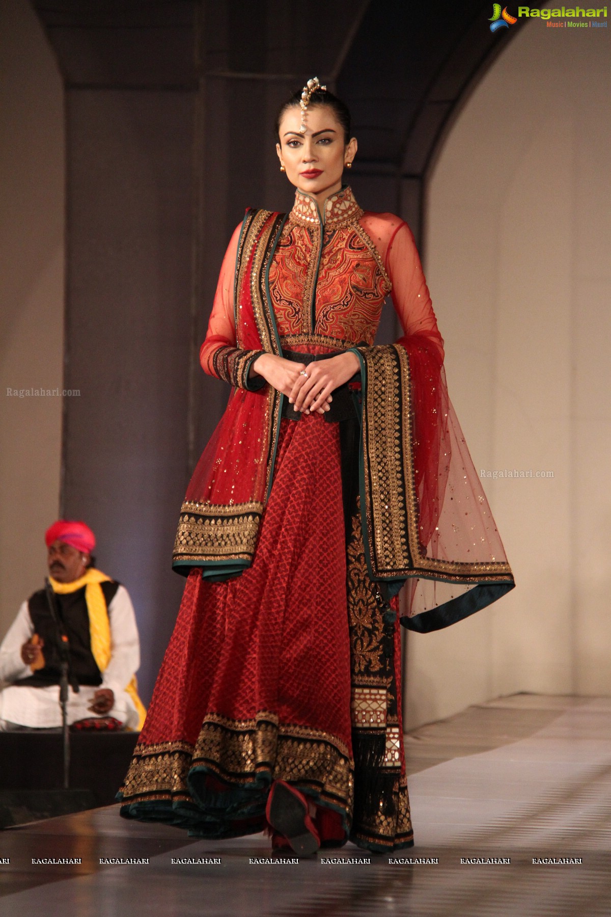 Tarun Tahiliani's Specially Curated Fashion Show 2015