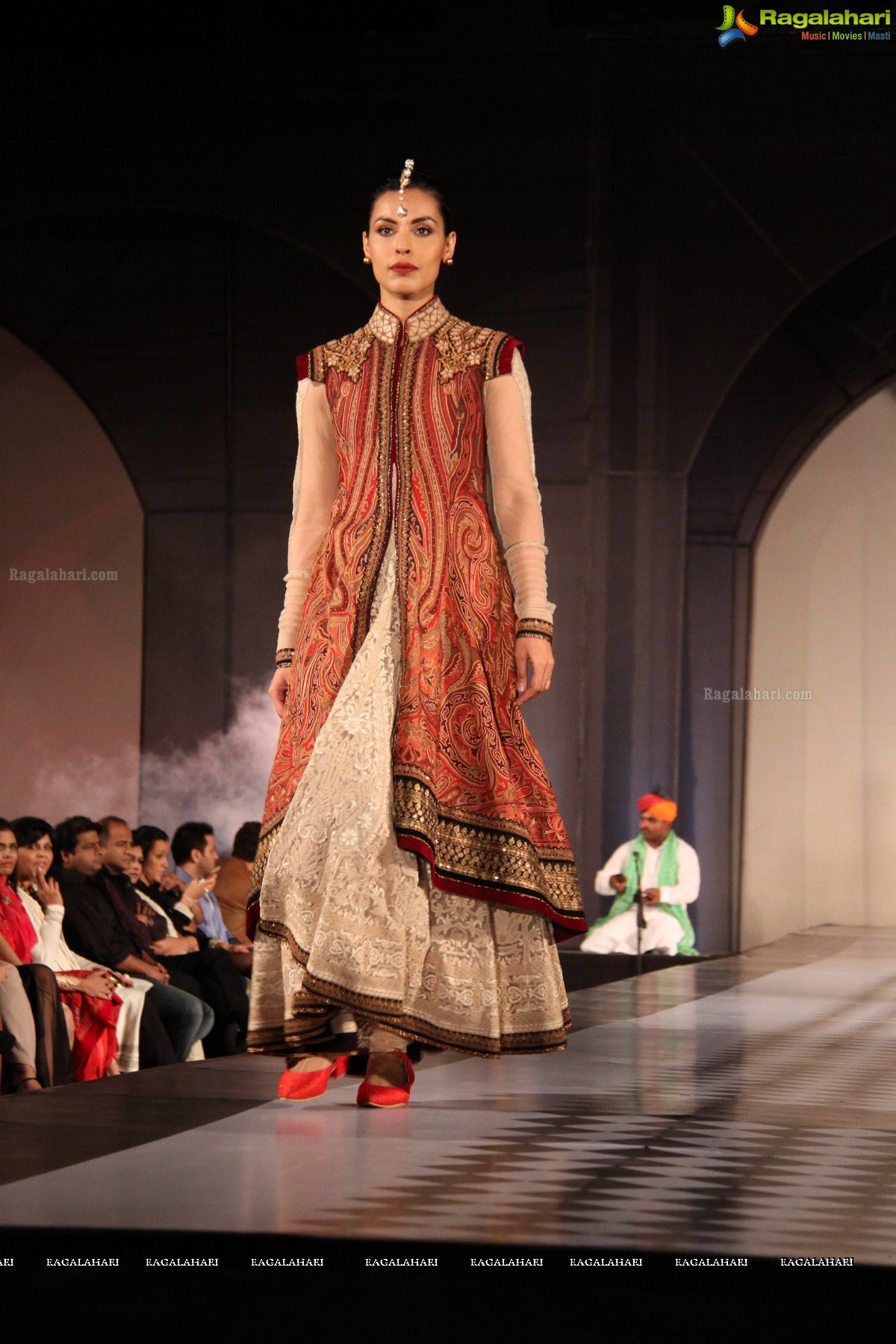 Tarun Tahiliani's Specially Curated Fashion Show 2015