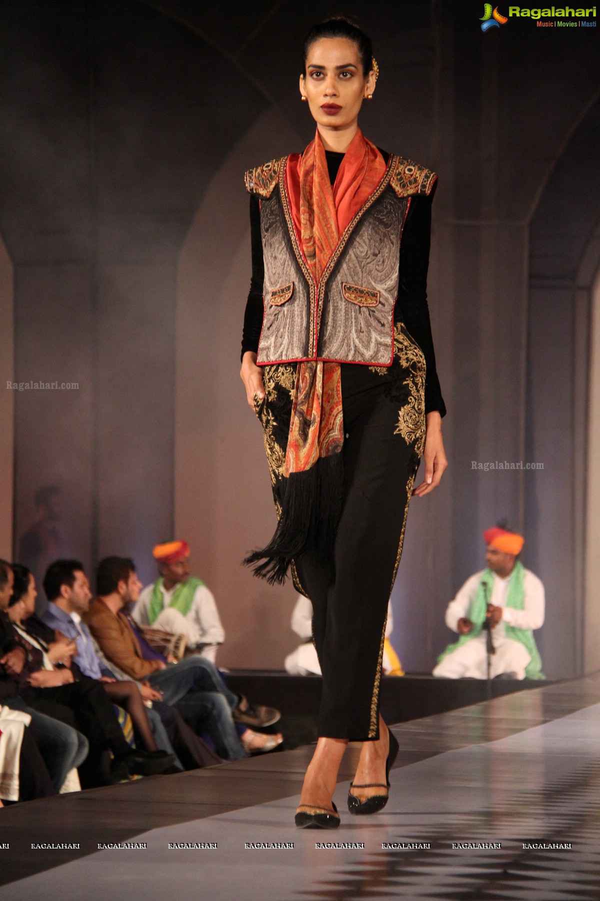 Tarun Tahiliani's Specially Curated Fashion Show 2015