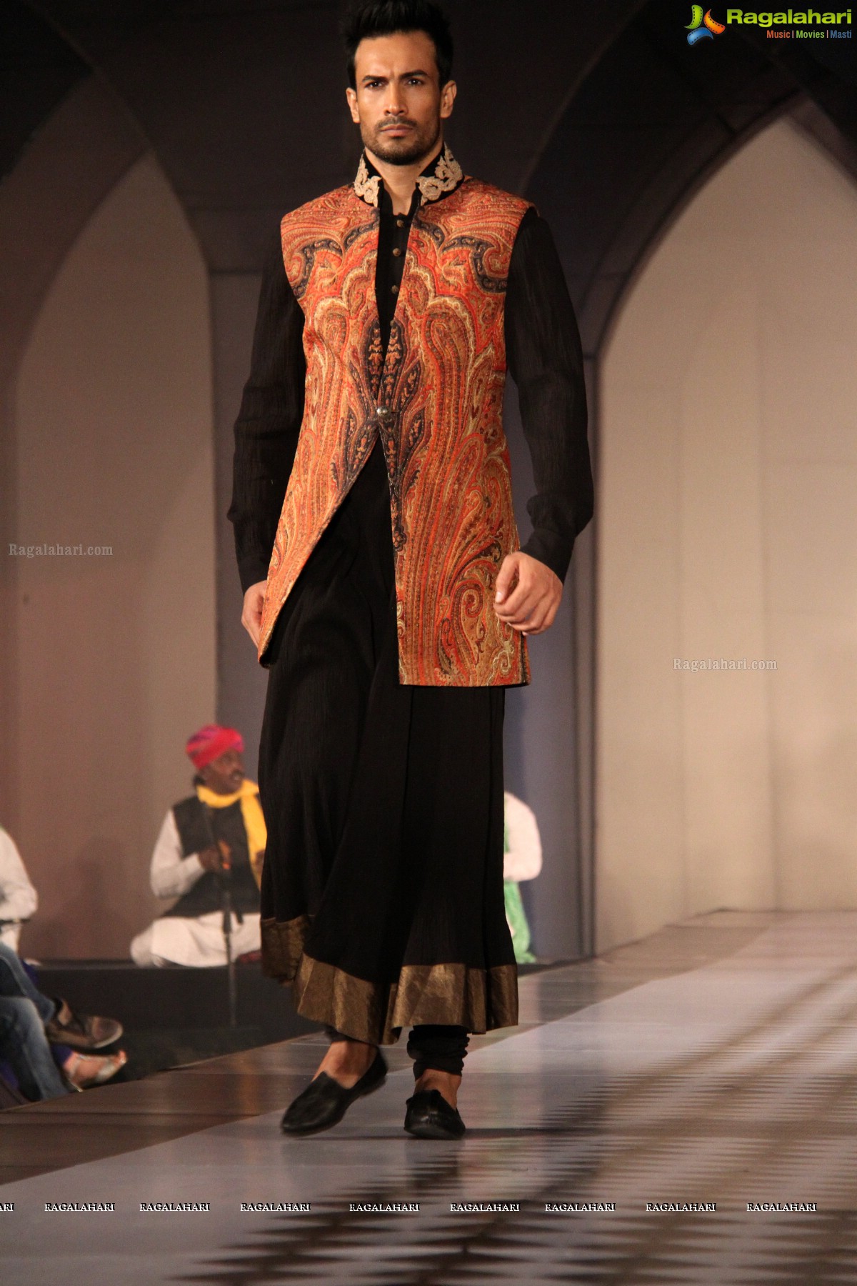 Tarun Tahiliani's Specially Curated Fashion Show 2015