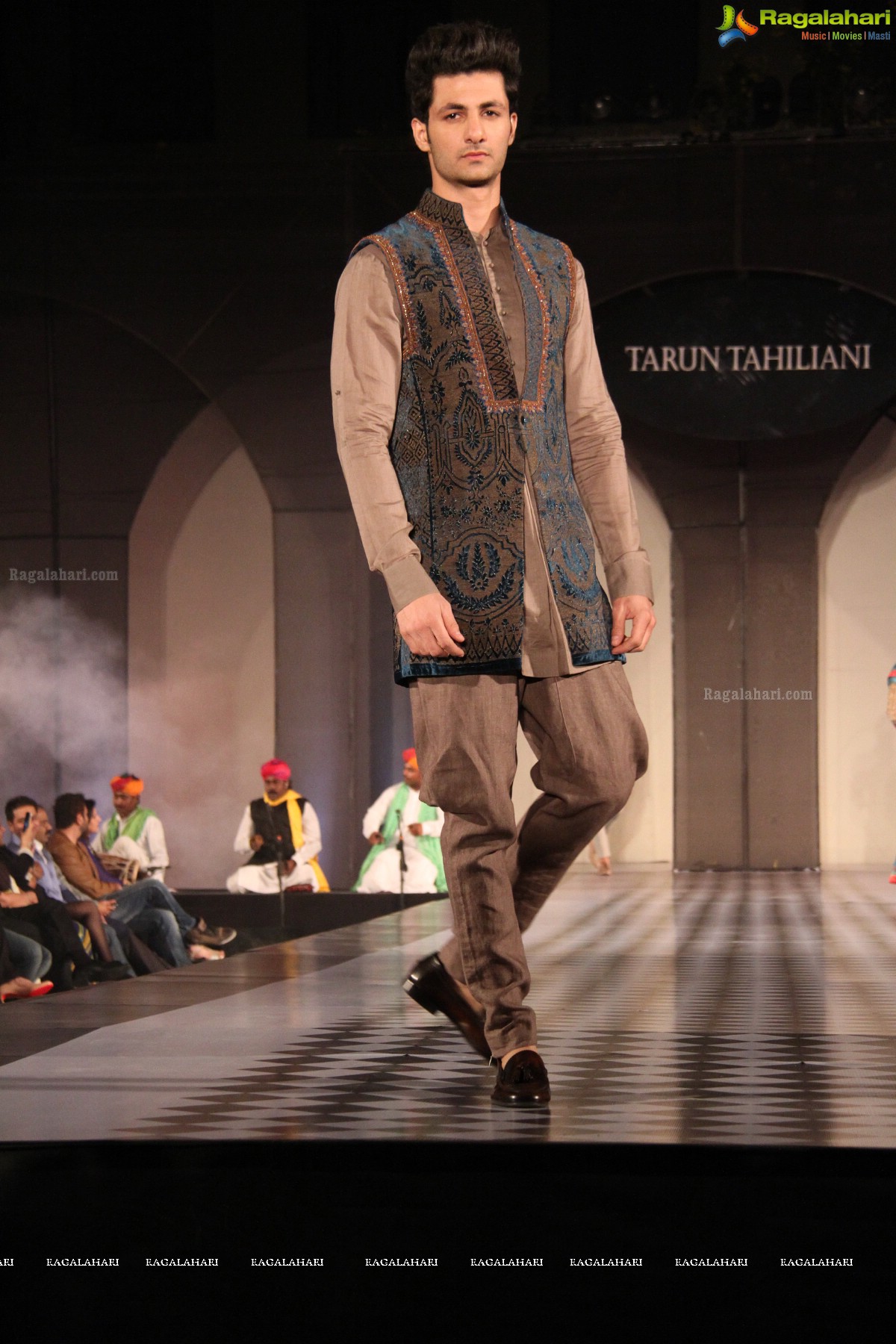 Tarun Tahiliani's Specially Curated Fashion Show 2015