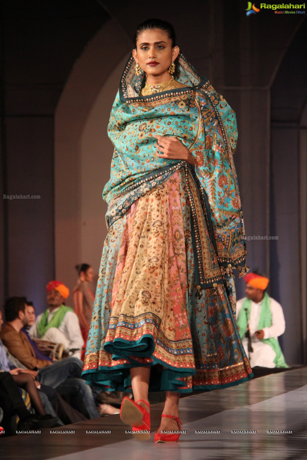 Tarun Tahiliani's Specially Curated Fashion Show 2015