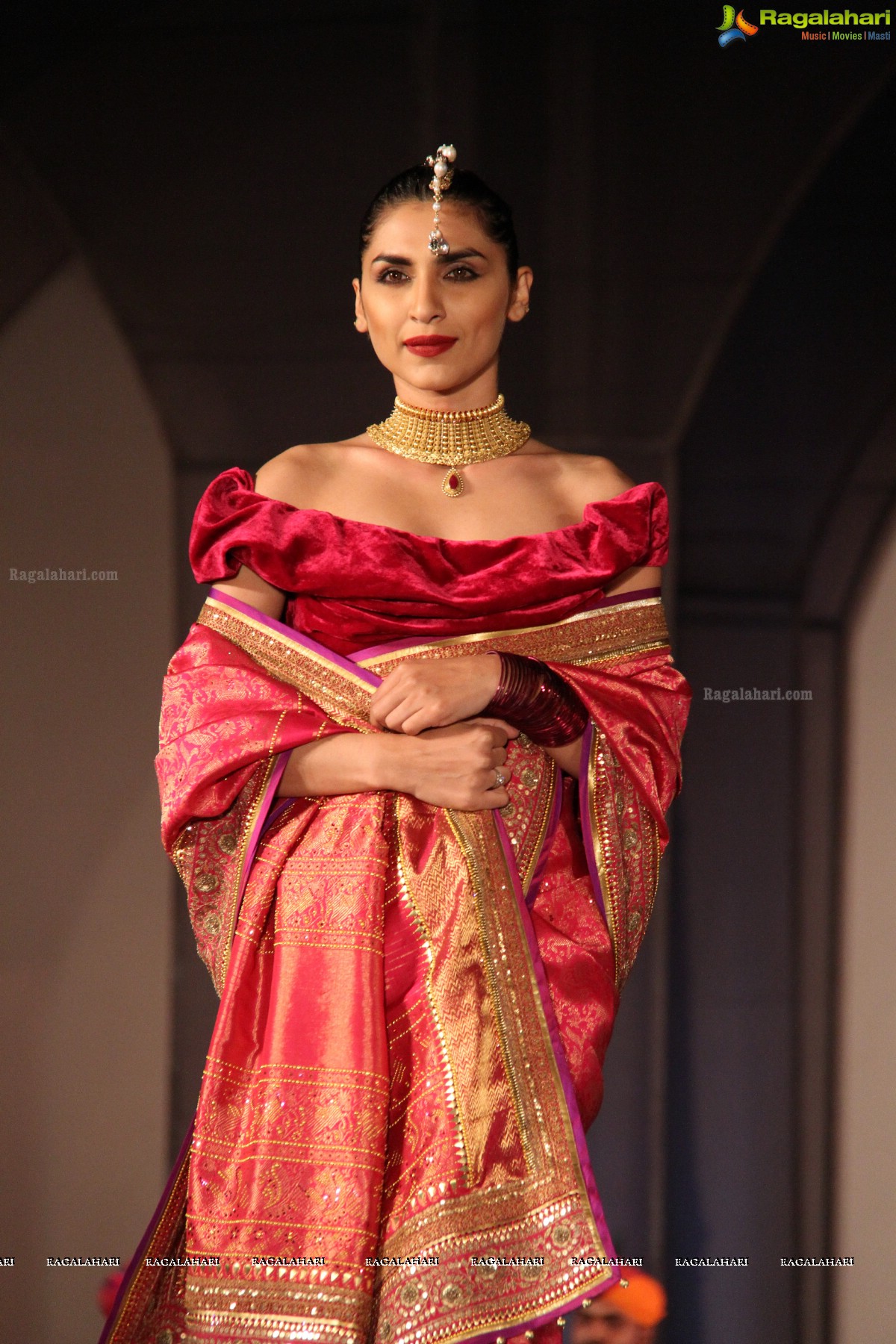 Tarun Tahiliani's Specially Curated Fashion Show 2015