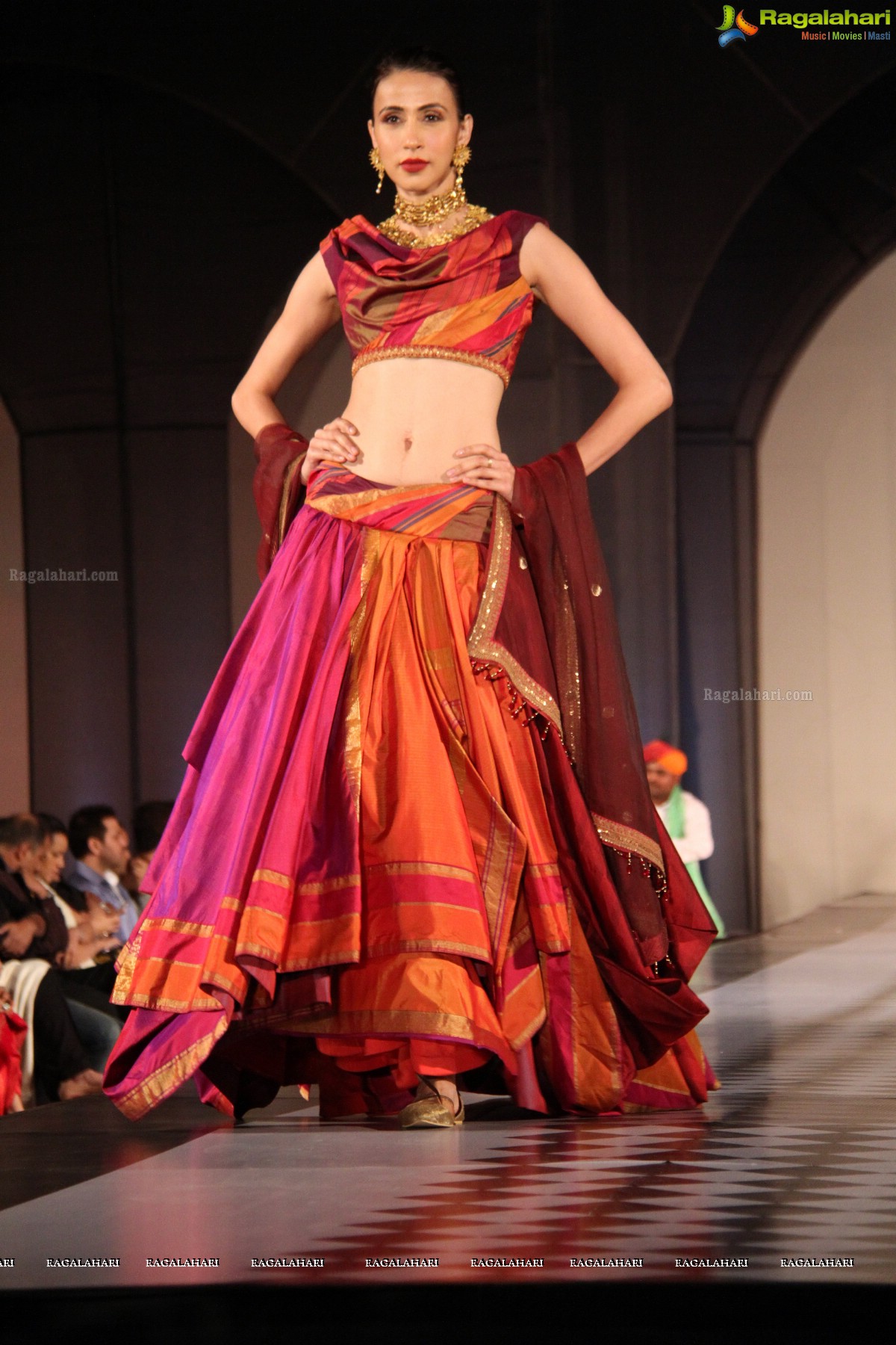 Tarun Tahiliani's Specially Curated Fashion Show 2015