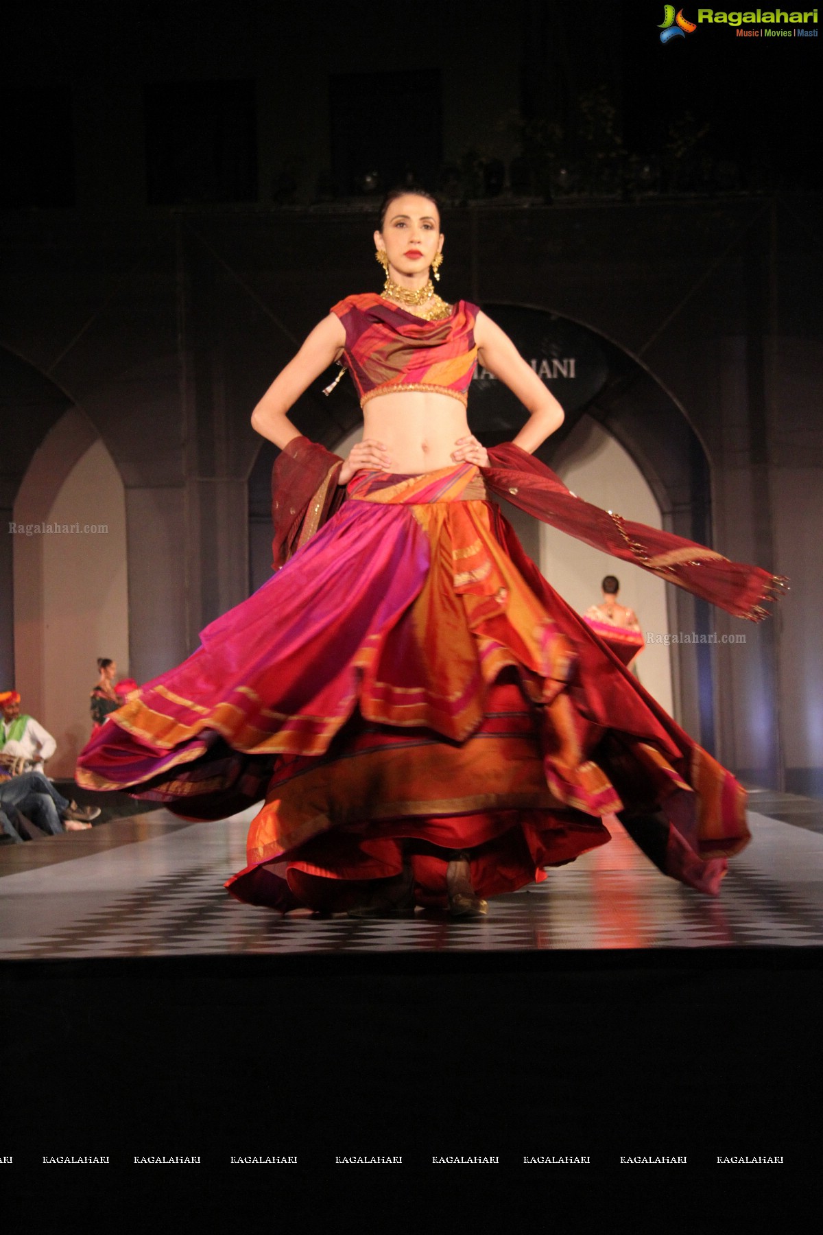 Tarun Tahiliani's Specially Curated Fashion Show 2015