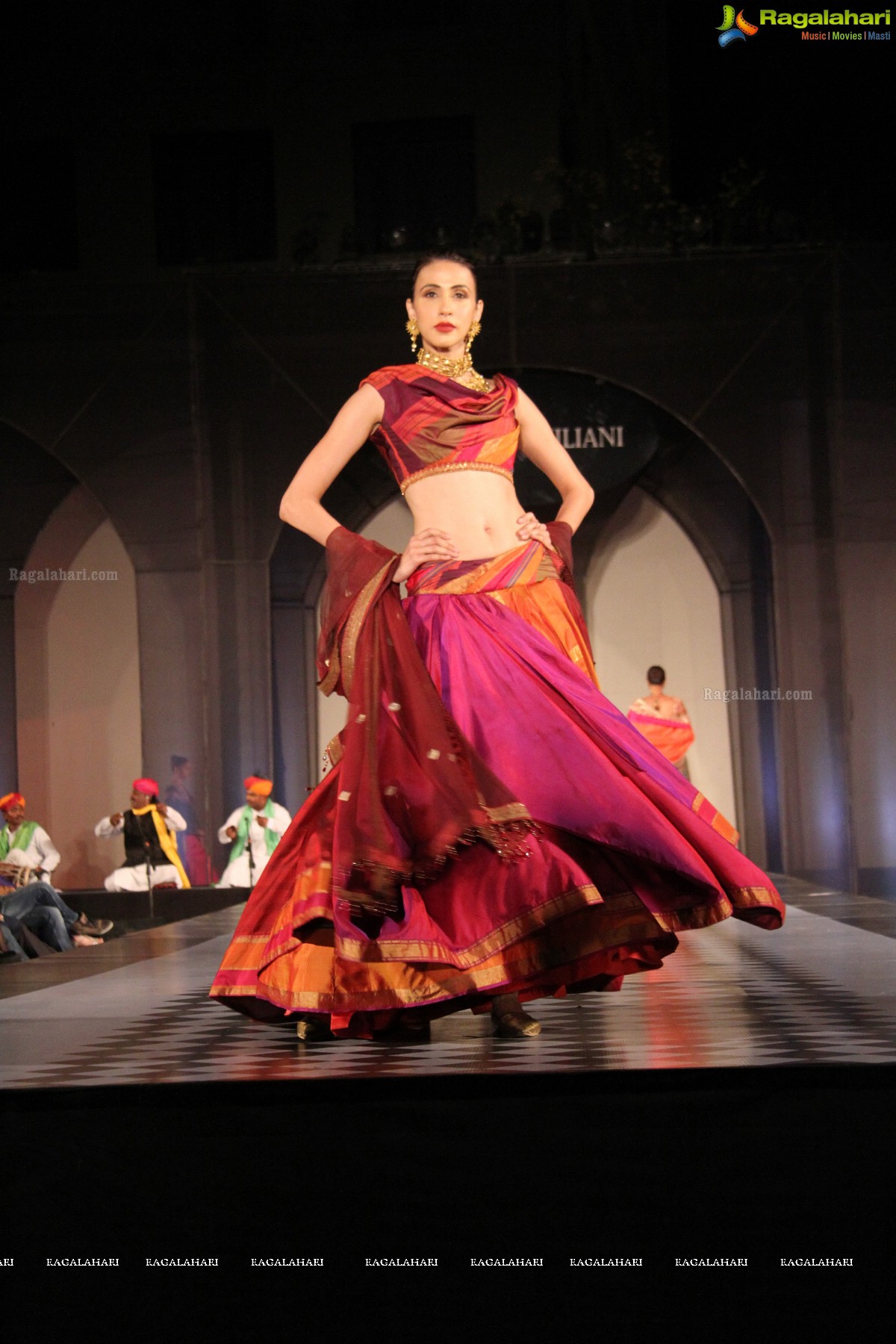 Tarun Tahiliani's Specially Curated Fashion Show 2015