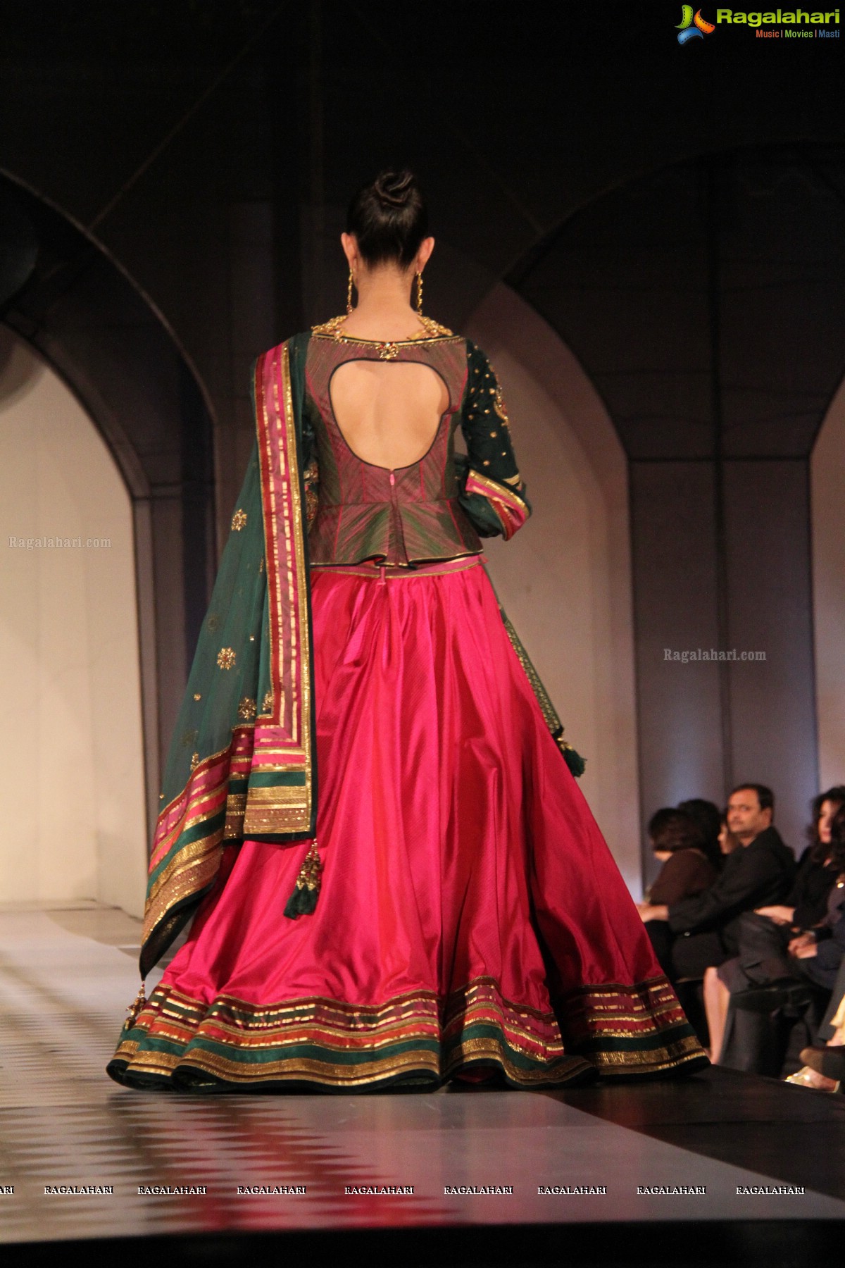 Tarun Tahiliani's Specially Curated Fashion Show 2015