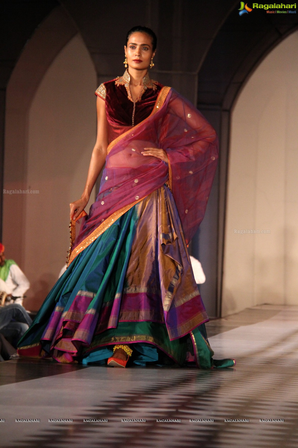 Tarun Tahiliani's Specially Curated Fashion Show 2015