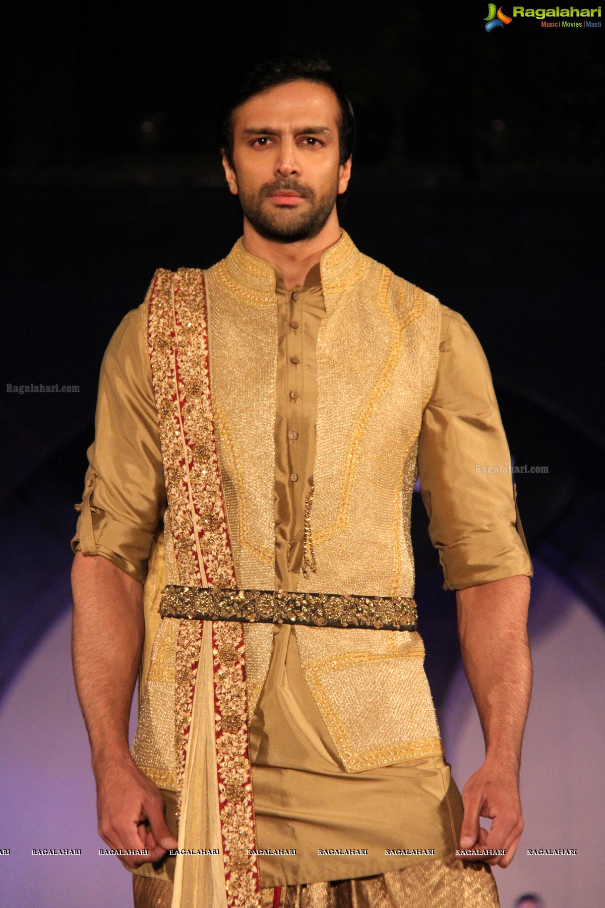 Tarun Tahiliani's Specially Curated Fashion Show 2015