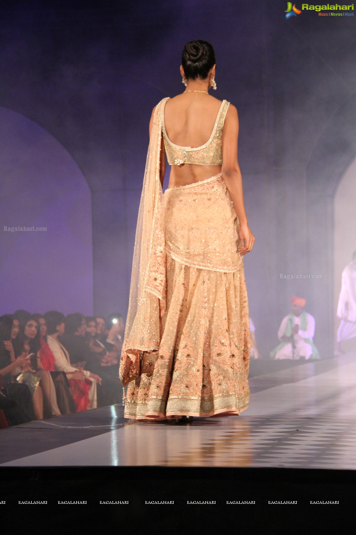 Tarun Tahiliani's Specially Curated Fashion Show 2015